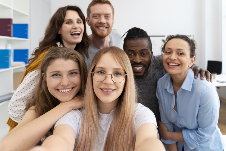 medium-shot-colleagues-taking-selfie